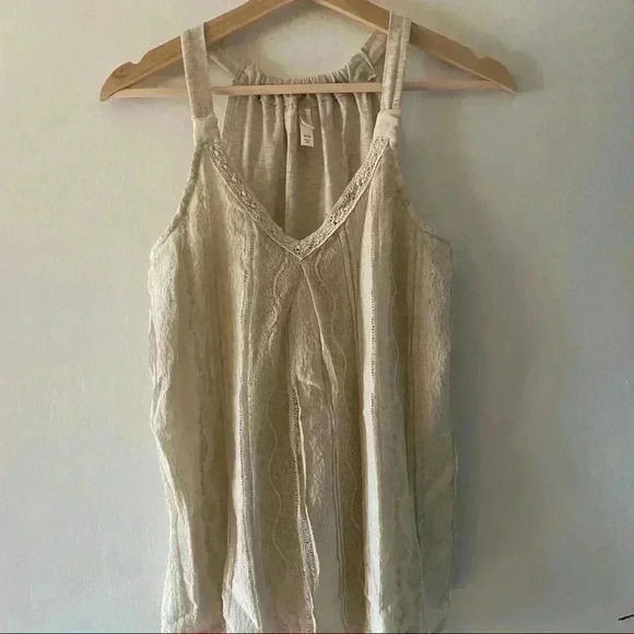 Bundle mossimo tanks and T-shirt women’s - Picture 10 of 11